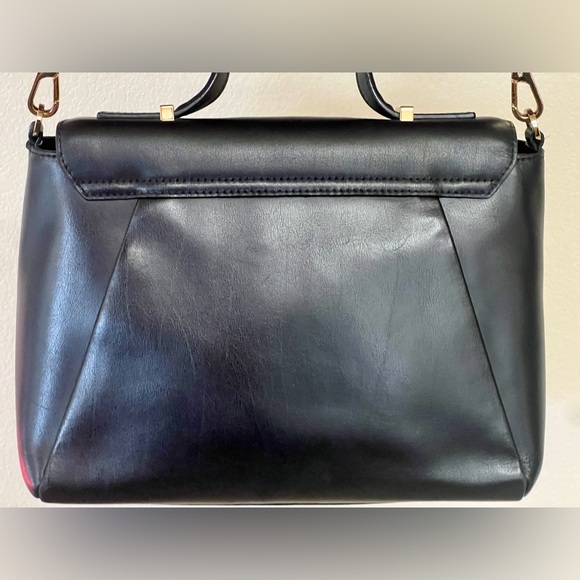 Kate Spade All Leather Elegant Black Shoulder Bag with Gold Details - Picture 8 of 16